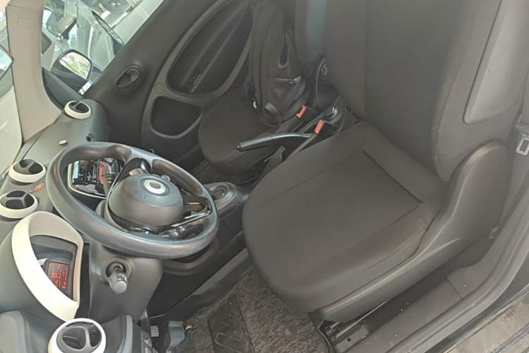 Used smart fortwo 2015 1.0L 52 kW hardtop Dynamic version Left Front Seat