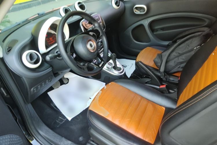 Used smart fortwo 2015 1.0L 52 kW hardtop Dynamic version Left Front Seat