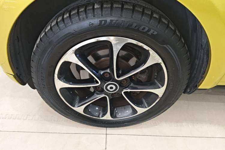 Used smart fortwo 2015 1.0L 52 kW Hardtop Passion Edition Left Front Wheel Hub