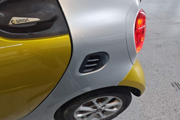 Used smart fortwo 2015 1.0L 52 kW hardtop Dynamic version Left Rear Door Interior