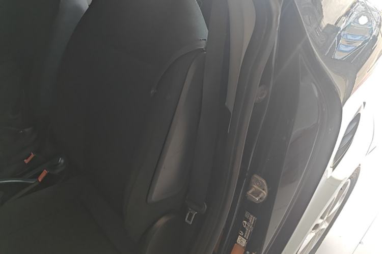 Used smart fortwo 2015 1.0L 52 kW hardtop Dynamic version Left Rear Seat