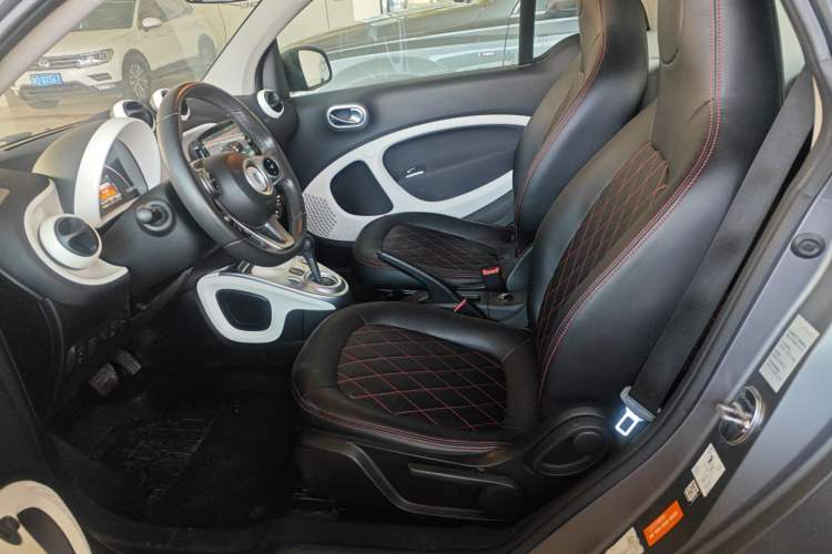 Used smart fortwo 2015 1.0L 52 kW Hardtop Passion Edition Left Rear Seat