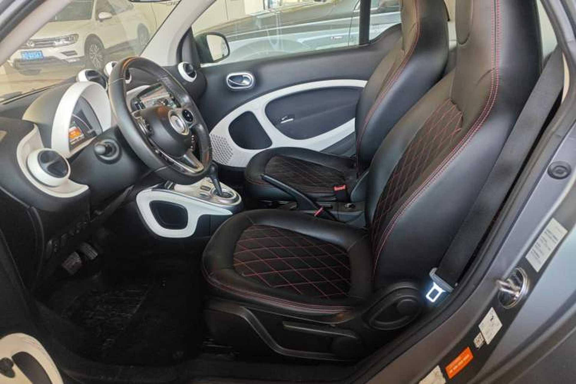 Used smart fortwo 2015 1.0L 52 kW Hardtop Passion Edition Left Rear Seat