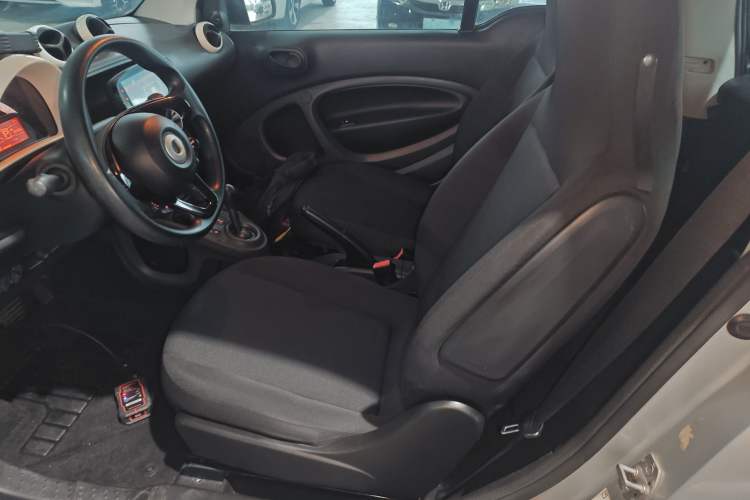 Used smart fortwo 2015 1.0L 52 kW hardtop Dynamic version Left Rear Seat