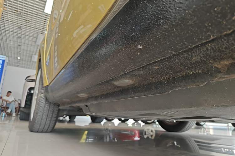 Used smart fortwo 2015 1.0L 52 kW hardtop Dynamic version Left Side Sill