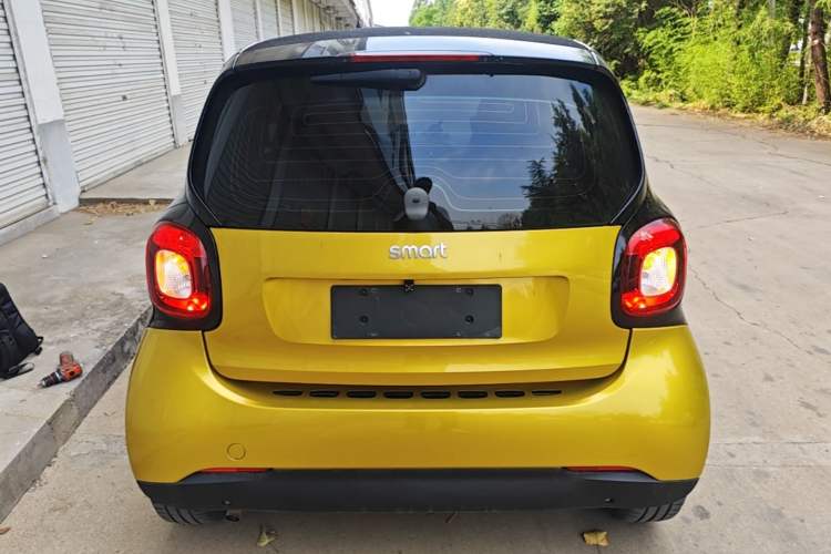 Used smart fortwo 2015 1.0L 52 kW hardtop Dynamic version Rear