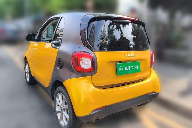 Used smart fortwo 2015 1.0L 52 kW hardtop Dynamic version Rear Left 45 Deg