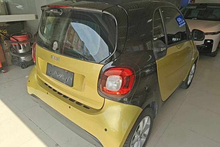 Used smart fortwo 2015 1.0L 52 kW hardtop Dynamic version Rear Right 45 Deg