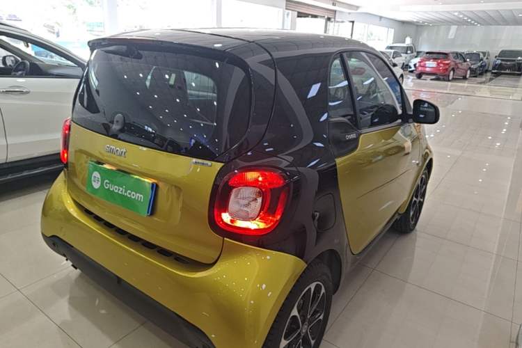 Used smart fortwo 2015 1.0L 52 kW Hardtop Passion Edition Rear Right 45 Deg