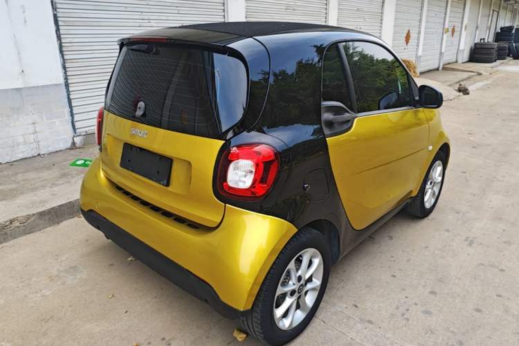 Used smart fortwo 2015 1.0L 52 kW hardtop Dynamic version Rear Right 45 Deg