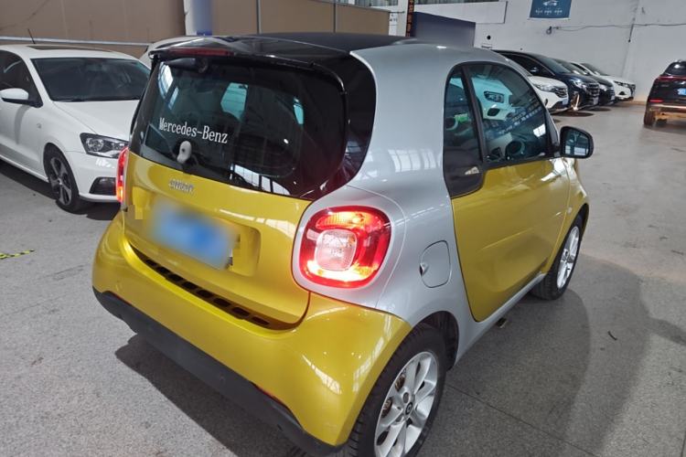 Used smart fortwo 2015 1.0L 52 kW hardtop Dynamic version Rear Right 45 Deg