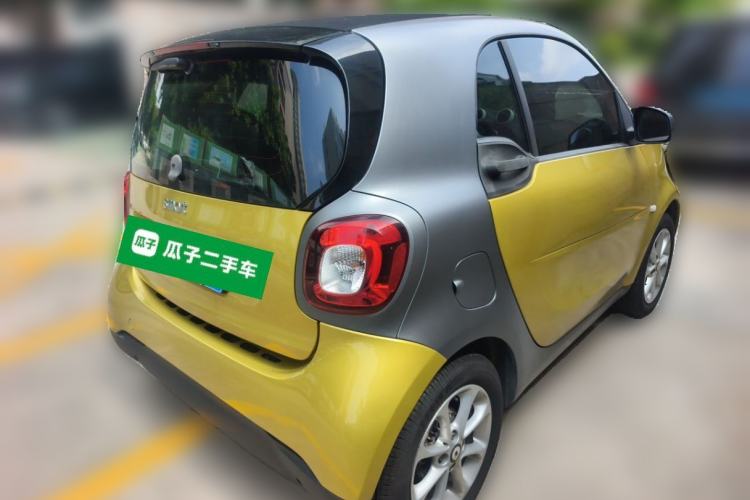 Used smart fortwo 2015 1.0L 52 kW hardtop Dynamic version Rear Right 45 Deg