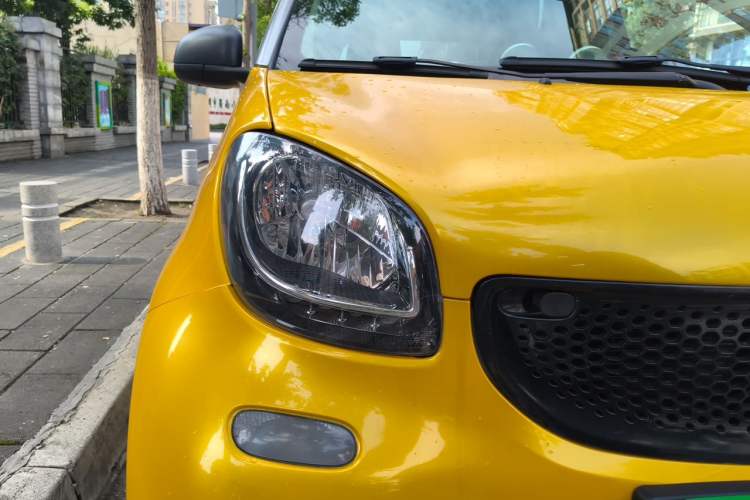 Used smart fortwo 2015 1.0L 52 kW hardtop Dynamic version Right Front Headlight