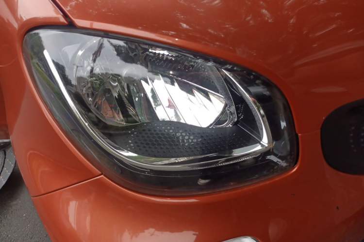 Used smart fortwo 2015 1.0L 52 kW hardtop Dynamic version Right Front Headlight