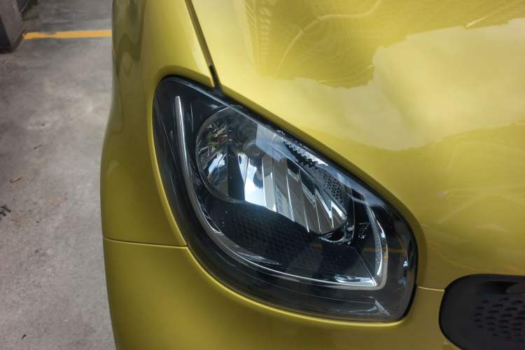Used smart fortwo 2015 1.0L 52 kW hardtop Dynamic version Right Front Headlight