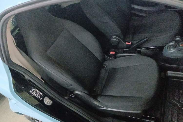 Used smart fortwo 2015 1.0L 52 kW hardtop Dynamic version Right Front Seat