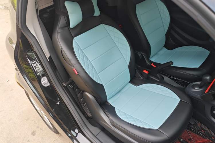 Used smart fortwo 2015 1.0L 52 kW hardtop Dynamic version Right Front Seat