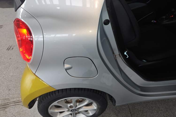 Used smart fortwo 2015 1.0L 52 kW hardtop Dynamic version Right Rear Door Interior