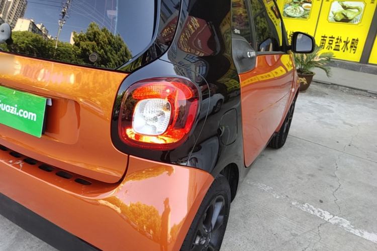 Used smart fortwo 2015 1.0L 52 kW hardtop Dynamic version Right Rear Taillight