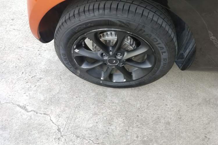 Used smart fortwo 2015 1.0L 52 kW hardtop Dynamic version Right Rear Wheel Hub