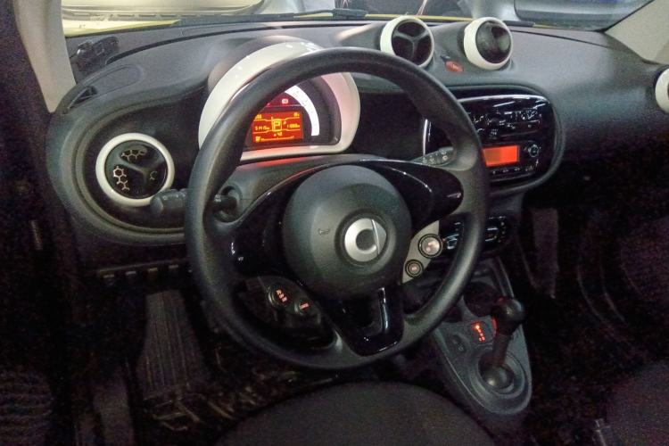 Used smart fortwo 2015 1.0L 52 kW hardtop Dynamic version Steering Wheel