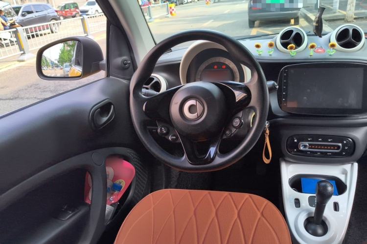 Used smart fortwo 2015 1.0L 52 kW hardtop Dynamic version Steering Wheel