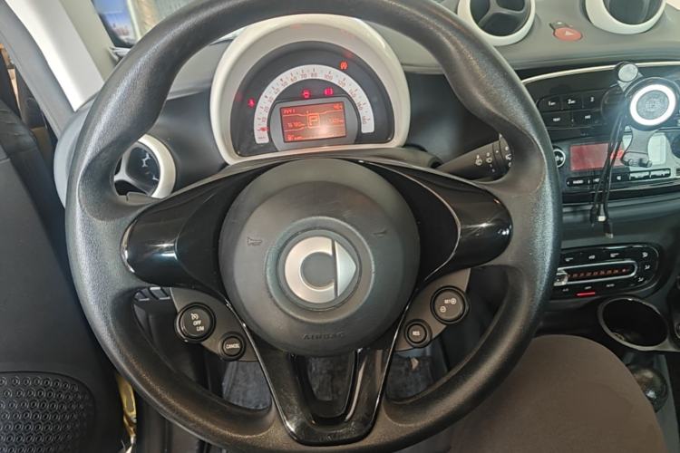 Used smart fortwo 2015 1.0L 52 kW hardtop Dynamic version Steering Wheel