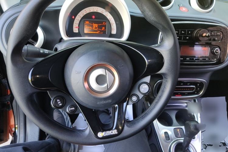 Used smart fortwo 2015 1.0L 52 kW hardtop Dynamic version Steering Wheel