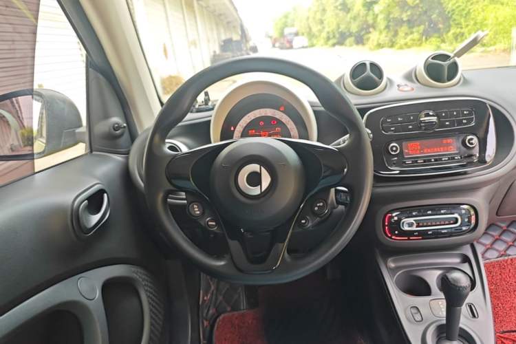 Used smart fortwo 2015 1.0L 52 kW hardtop Dynamic version Steering Wheel