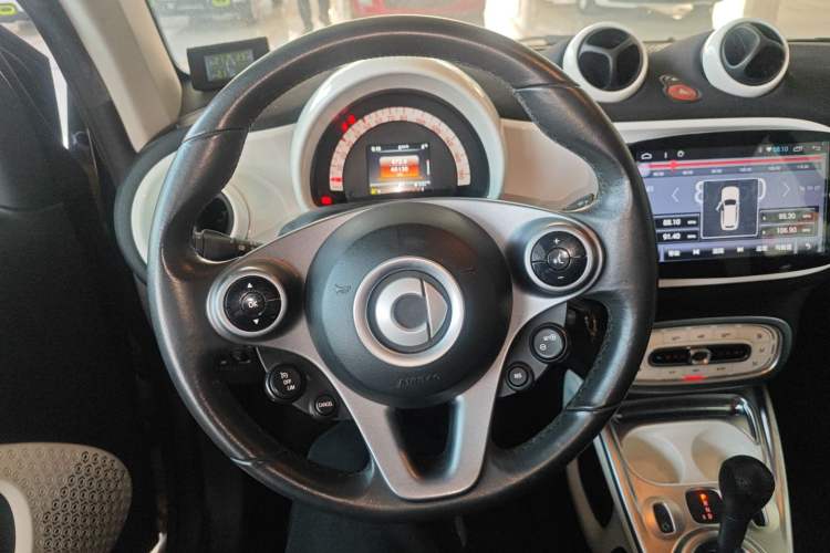 Used smart fortwo 2015 1.0L 52 kW Hardtop Passion Edition Steering Wheel
