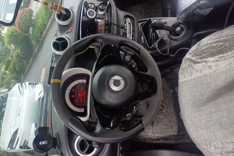 Used smart fortwo 2015 1.0L 52 kW hardtop Dynamic version Steering Wheel