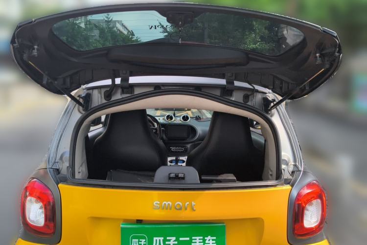 Used smart fortwo 2015 1.0L 52 kW hardtop Dynamic version Trunk