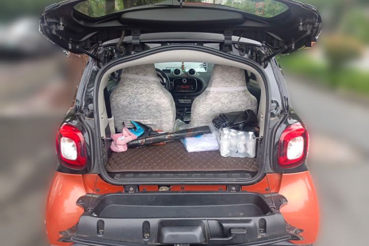 Used smart fortwo 2015 1.0L 52 kW hardtop Dynamic version Trunk