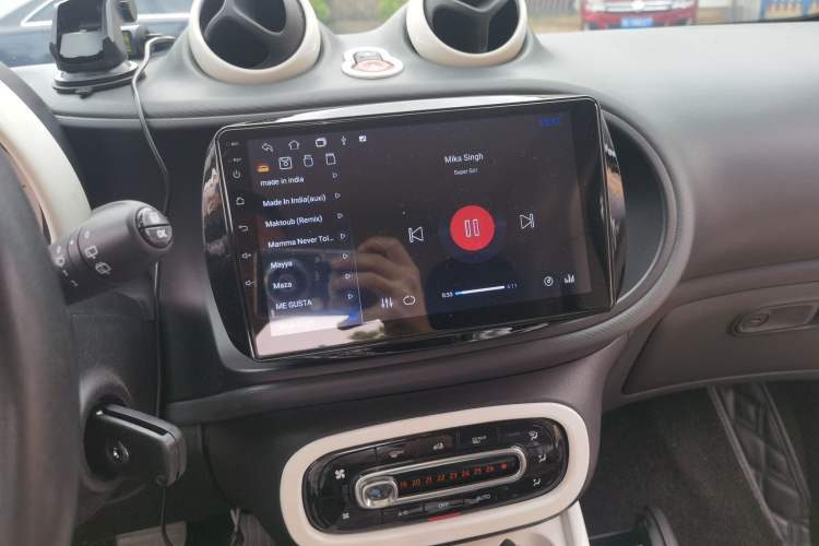 Used smart fortwo 2016 1.0L Grey Ranger Special Edition Audio And AC Panel
