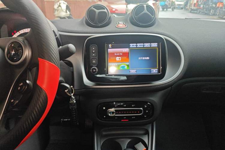 Used smart fortwo 2016 0.9T 66 kW Convertible Pioneer Edition Audio And AC Panel