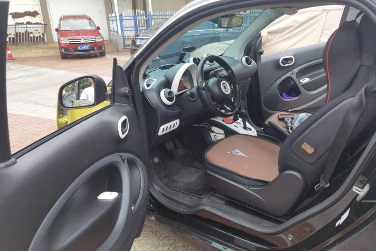 Used smart fortwo 2016 1.0L Grey Ranger Special Edition Driver Seat