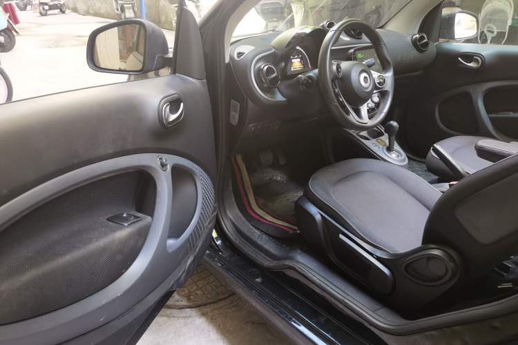 Used smart fortwo 2016 1.0L 52 kW Convertible Passion Edition Driver Seat