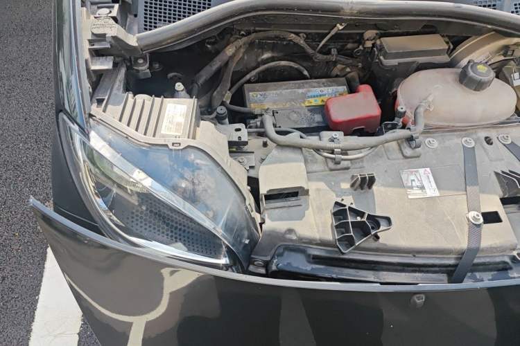 Used smart fortwo 2016 0.9T 66kW Hardtop Pioneer Edition Engine Bay Right