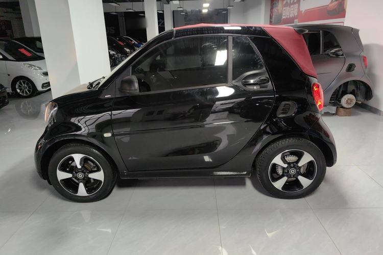 Used smart fortwo 2016 1.0L 52 kW Convertible Passion Edition Exterior 3
