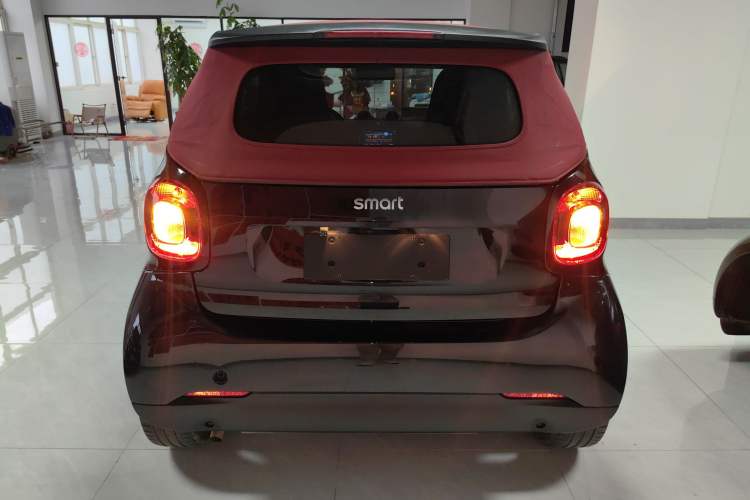 Used smart fortwo 2016 1.0L 52 kW Convertible Passion Edition Exterior 4