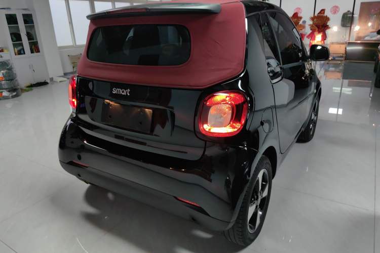 Used smart fortwo 2016 1.0L 52 kW Convertible Passion Edition Exterior 5