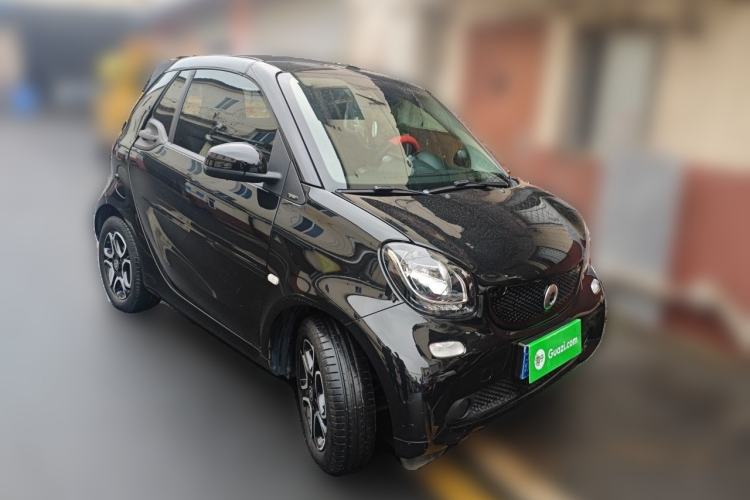 Used smart fortwo 2016 0.9T 66 kW Convertible Pioneer Edition Front Right 45 Deg