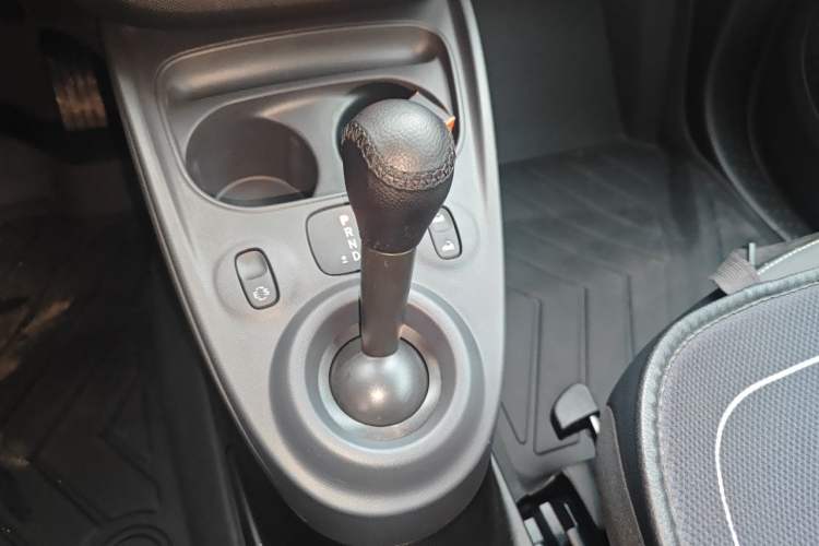 Used smart fortwo 2016 0.9T 66 kW Convertible Pioneer Edition Gear Lever