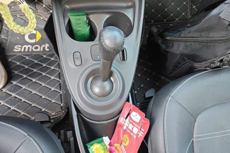 Used smart fortwo 2016 0.9T 66kW Hardtop Pioneer Edition Gear Lever