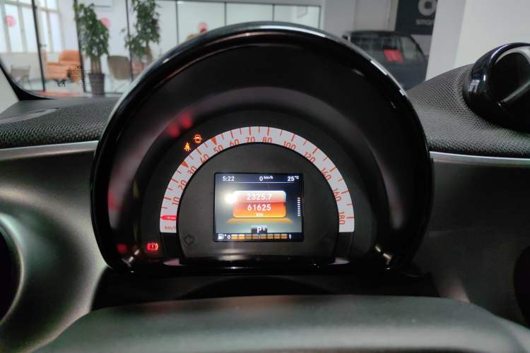 Used smart fortwo 2016 1.0L 52 kW Convertible Passion Edition Instrument Cluster