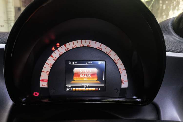 Used smart fortwo 2016 1.0L 52 kW Convertible Passion Edition Instrument Cluster