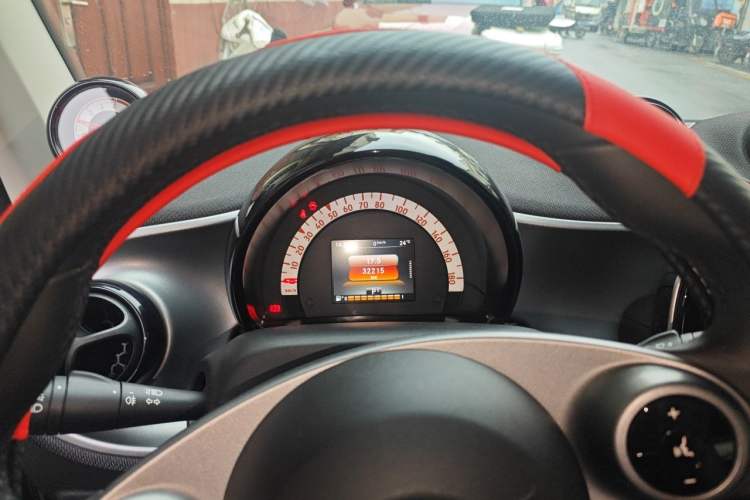Used smart fortwo 2016 0.9T 66 kW Convertible Pioneer Edition Instrument Cluster