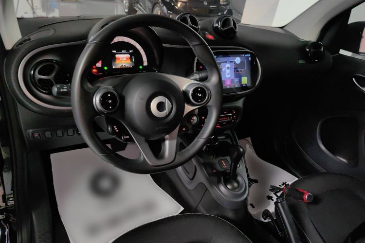 Used smart fortwo 2016 1.0L 52 kW Convertible Passion Edition Interior 2