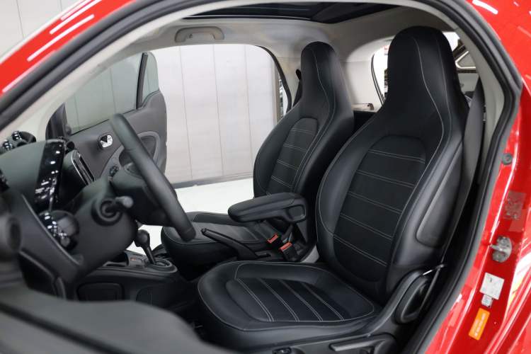Used smart fortwo 2016 0.9T 66kW Hardtop Pioneer Edition Interior 3