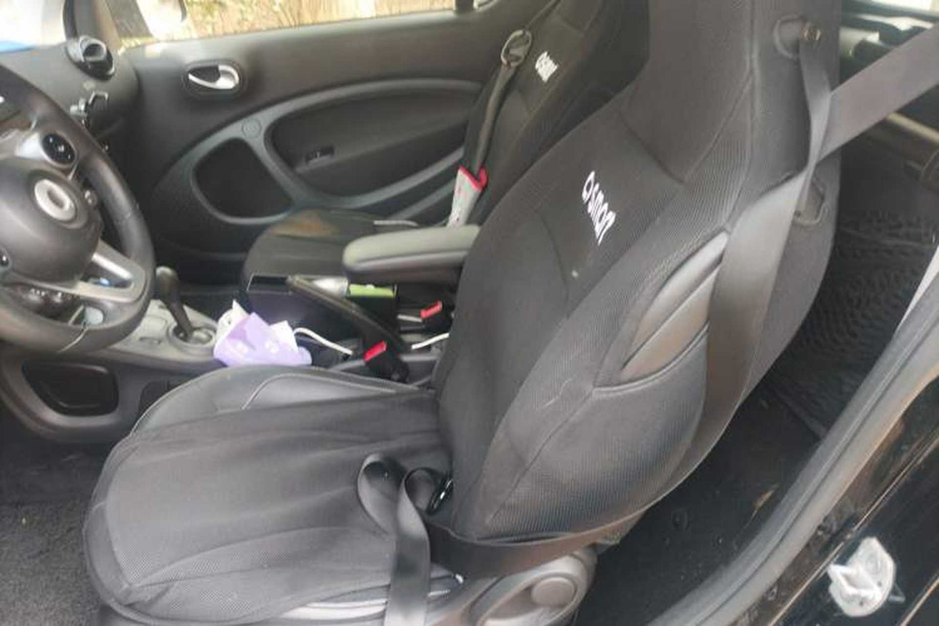 Used smart fortwo 2016 0.9T 66kW Hardtop Pioneer Edition Interior 4